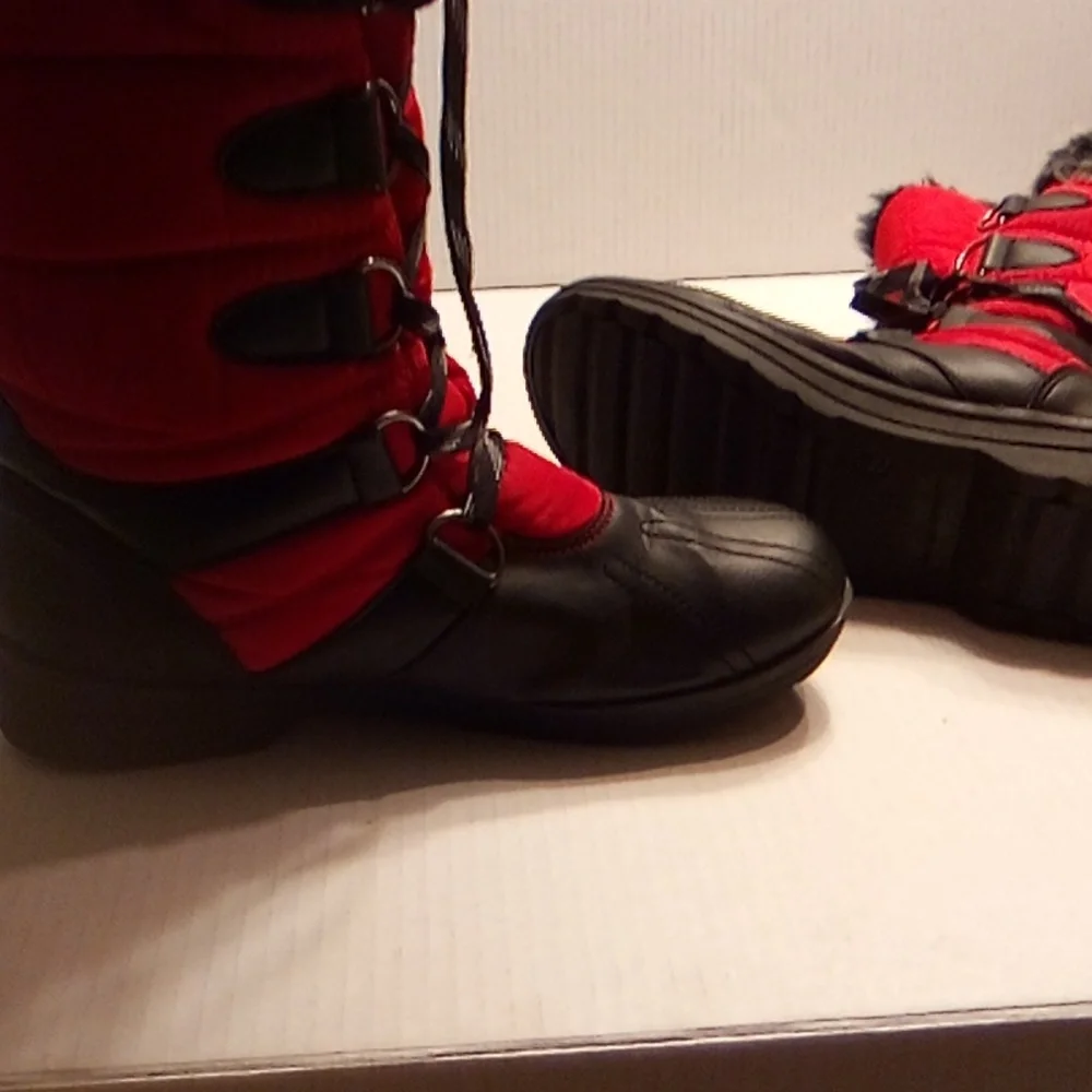 RUGGED OUTBACK Red and Black Fur-Lined Winter Boots